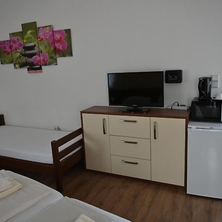 Pension Haus Nova Wiener Neustadt Zewnętrze zdjęcie