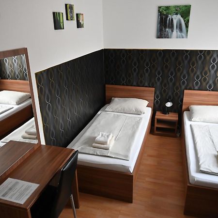 Pension Haus Nova Wiener Neustadt Zewnętrze zdjęcie