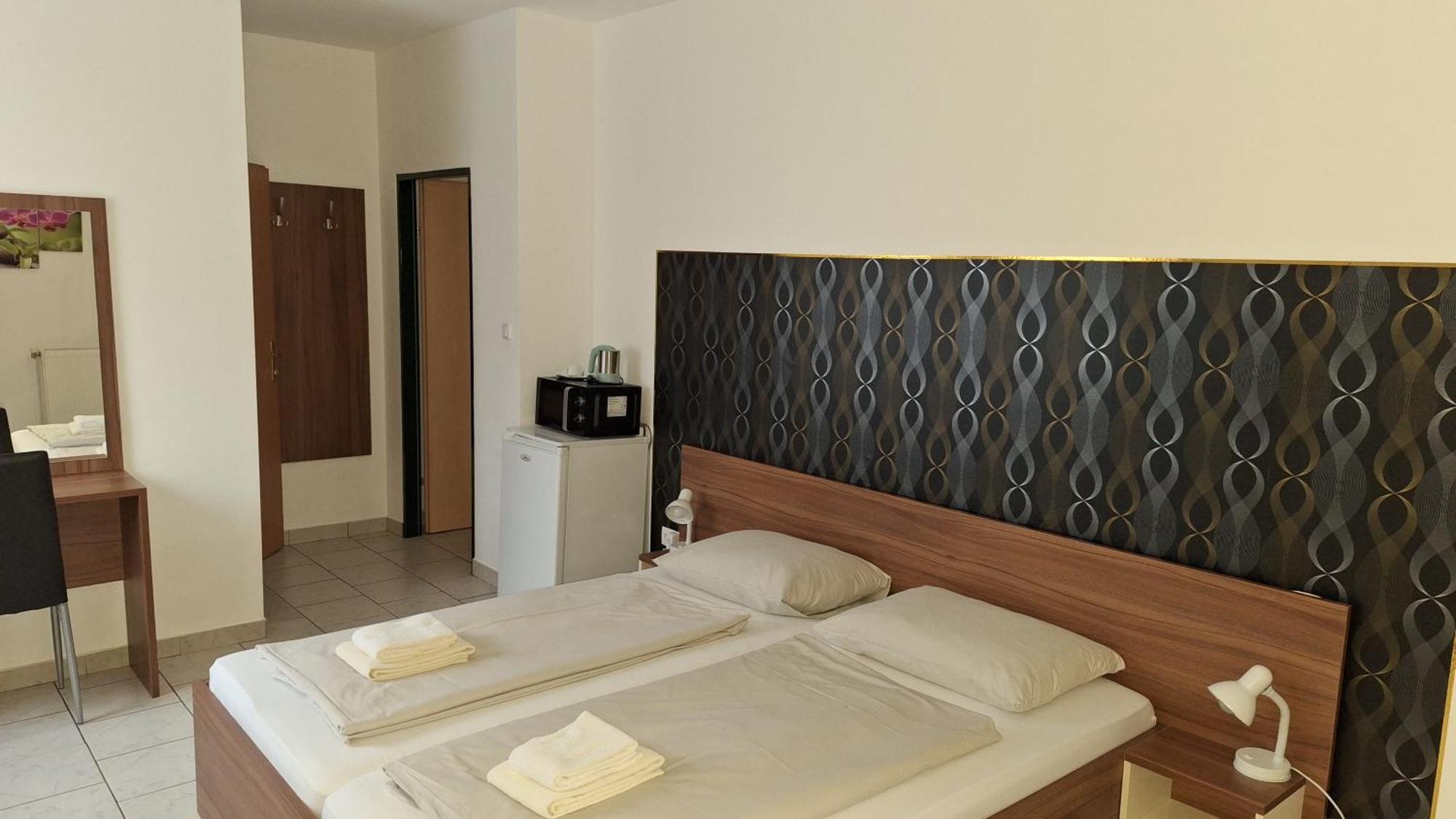 Pension Haus Nova Wiener Neustadt Zewnętrze zdjęcie