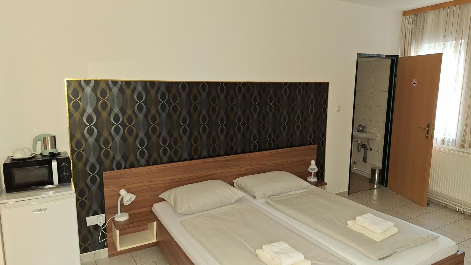 Pension Haus Nova Wiener Neustadt Zewnętrze zdjęcie