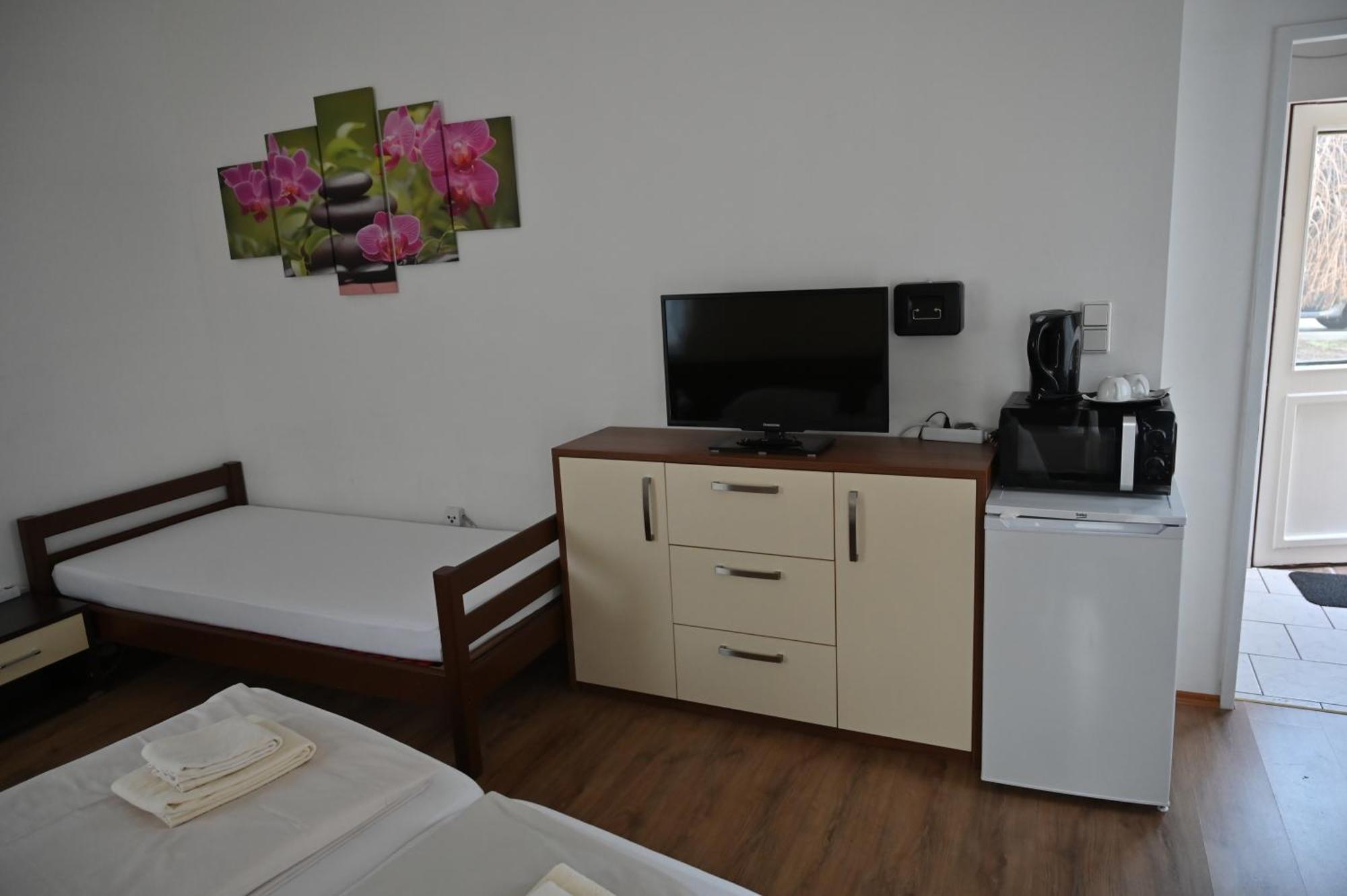 Pension Haus Nova Wiener Neustadt Zewnętrze zdjęcie