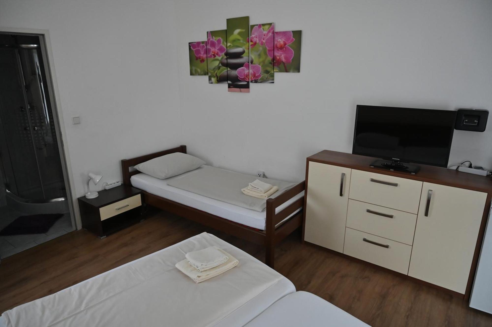 Pension Haus Nova Wiener Neustadt Zewnętrze zdjęcie