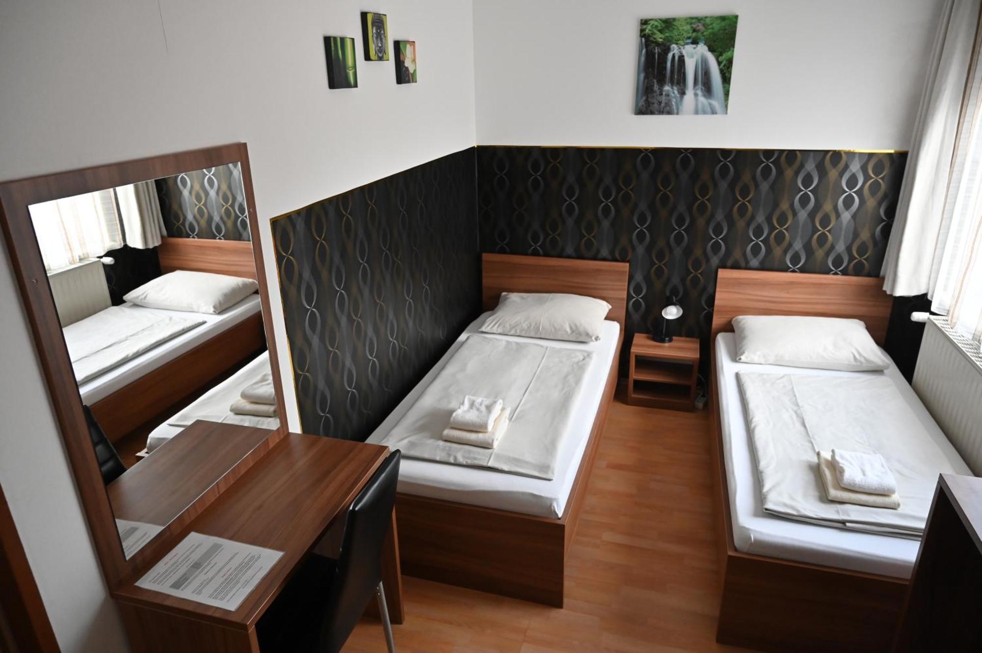 Pension Haus Nova Wiener Neustadt Zewnętrze zdjęcie