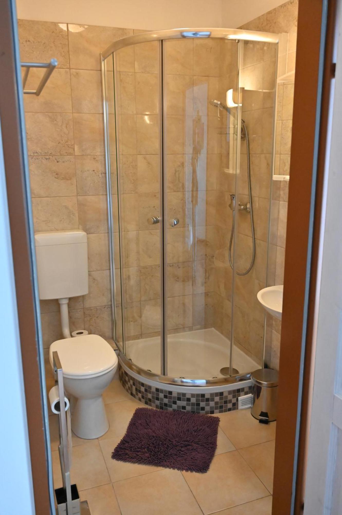 Pension Haus Nova Wiener Neustadt Zewnętrze zdjęcie