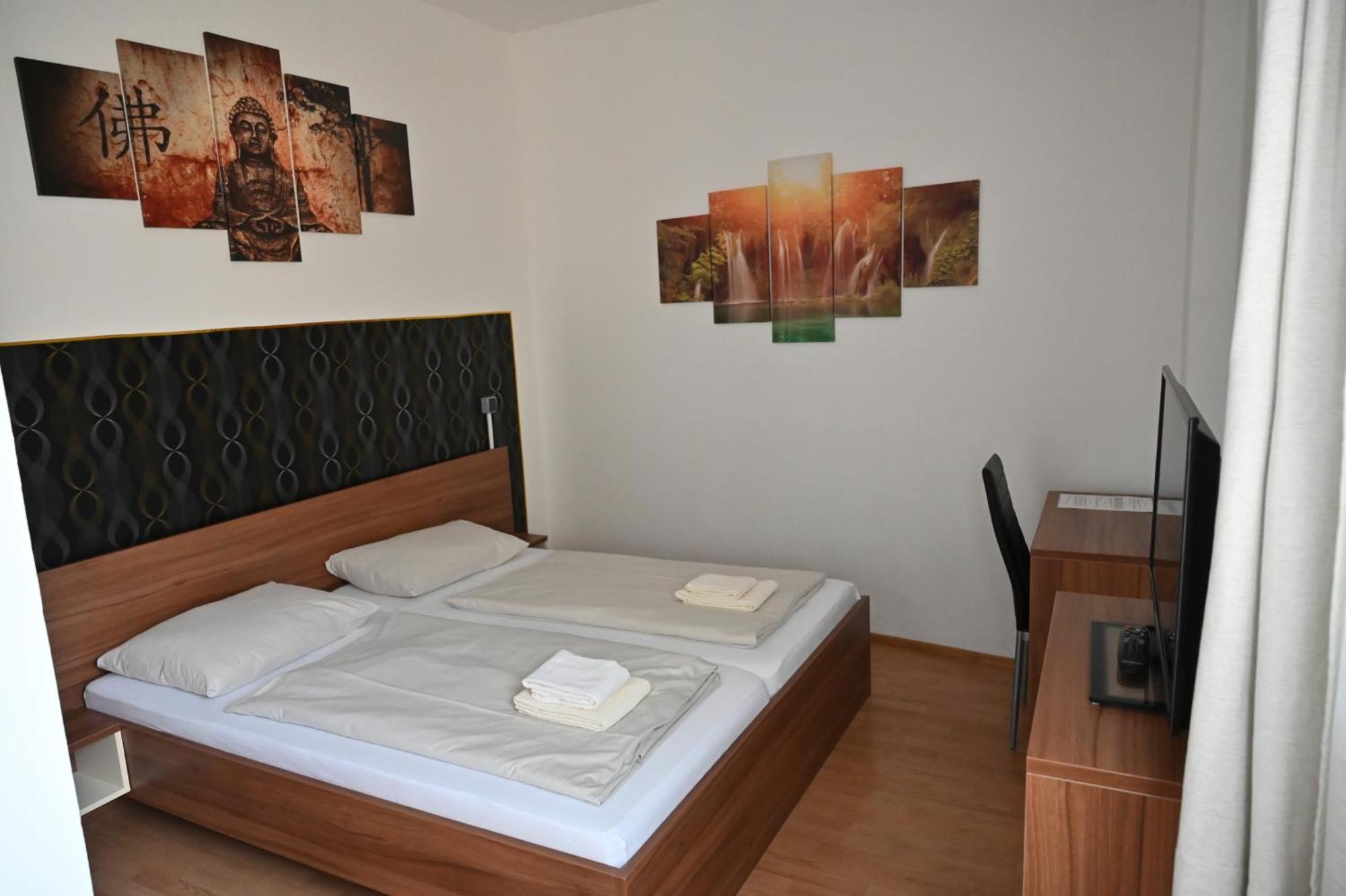 Pension Haus Nova Wiener Neustadt Zewnętrze zdjęcie