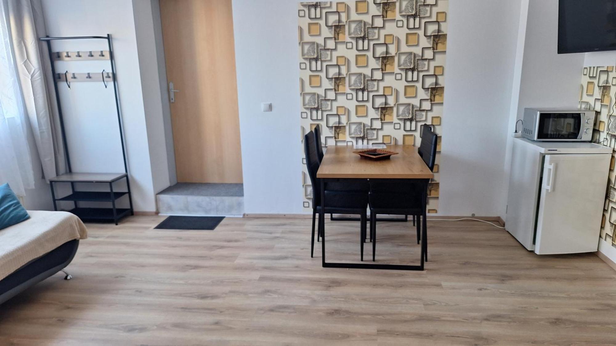 Pension Haus Nova Wiener Neustadt Zewnętrze zdjęcie