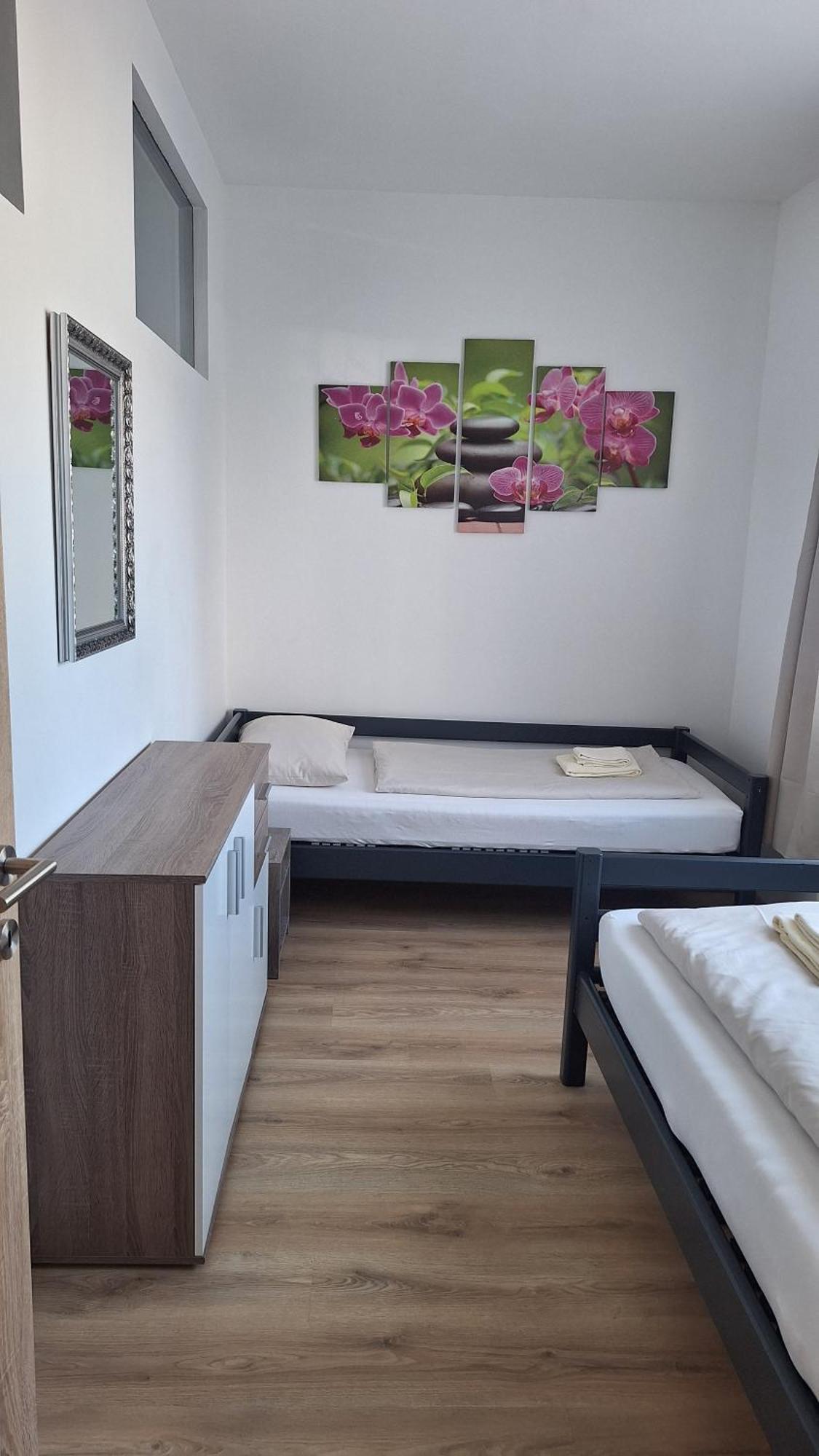 Pension Haus Nova Wiener Neustadt Zewnętrze zdjęcie
