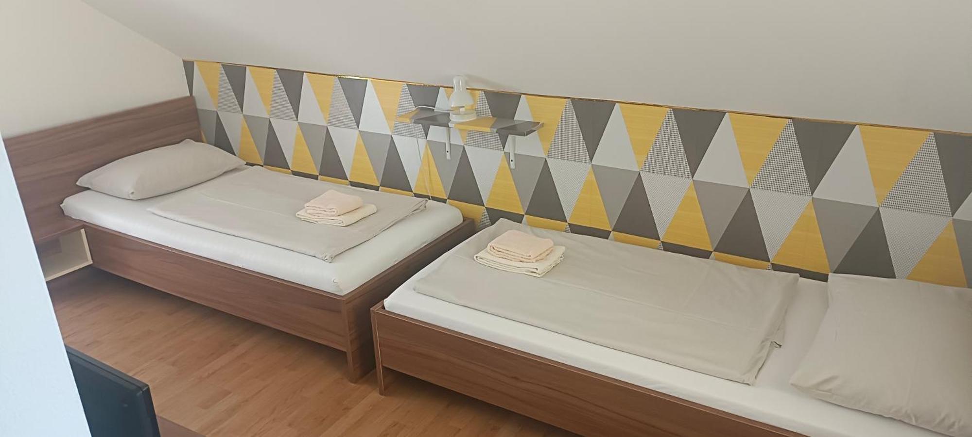 Pension Haus Nova Wiener Neustadt Zewnętrze zdjęcie