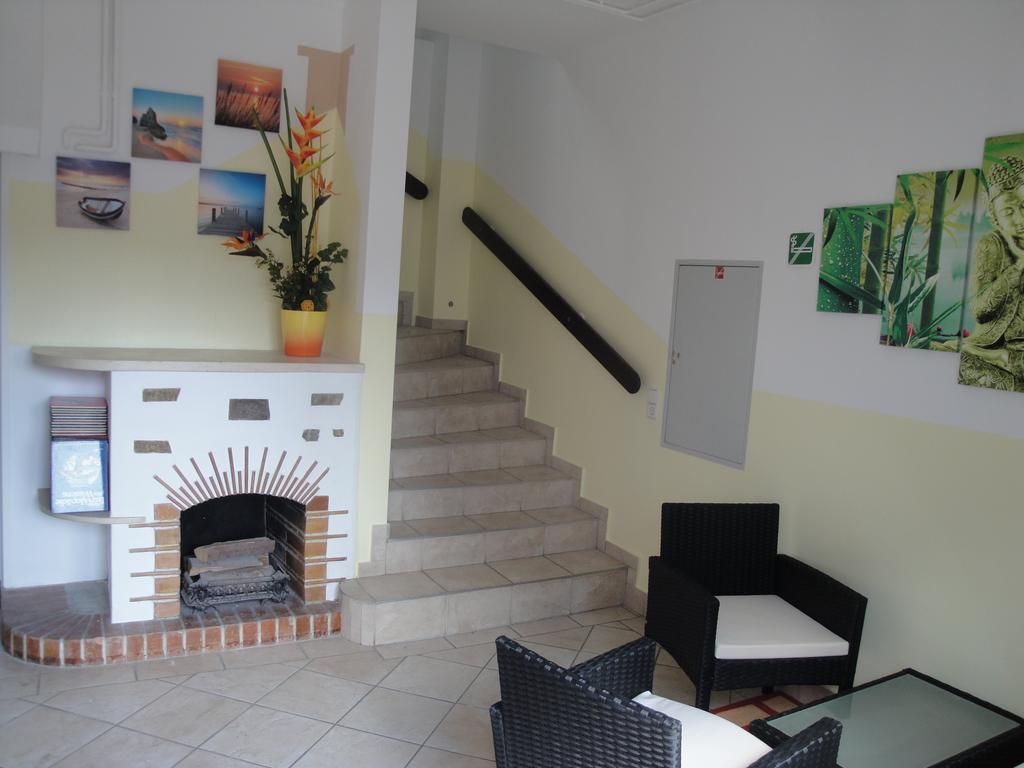 Pension Haus Nova Wiener Neustadt Zewnętrze zdjęcie